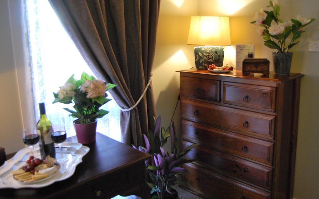 Cutmore Cottages - Meurants Manor Stanhope Gardens Номер фото
