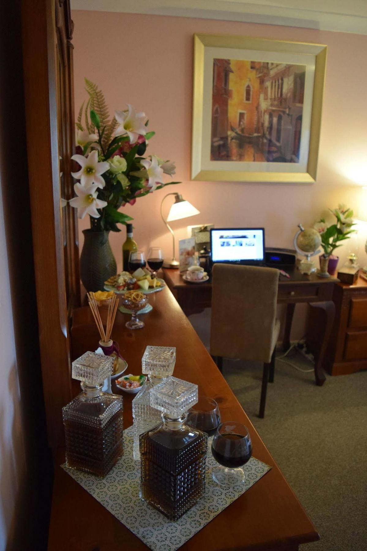 Cutmore Cottages - Meurants Manor Stanhope Gardens Экстерьер фото